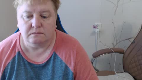 Snapshot of mommy99x chatting on 06.16.26 Mommy99X online show from 06.16.26