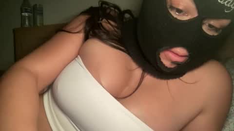 Snapshot of mommygoddess03 chatting on 10.17.25 mommygoddess03 online show from 10.17.25