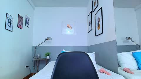 Snapshot of mommyissuess_ chatting on 01.23.25 Daphne online show from 01.23.25