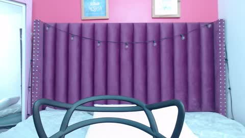 Snapshot of mommyissuess_ chatting on 02.15.25 Daphne online show from 02.15.25