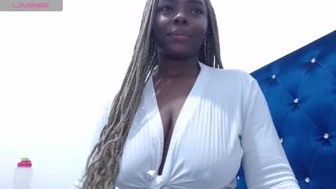 Snapshot of mommywebcam chatting on 09.21.25 DINAH online show from 09.21.25