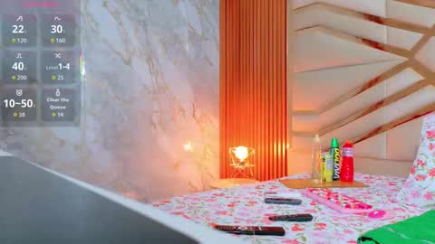 Snapshot of mommywebcam chatting on 10.24.25 DINAH online show from 10.24.25