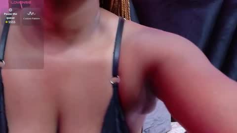 Snapshot of mommywebcam chatting on 11.23.25 DINAH online show from 11.23.25