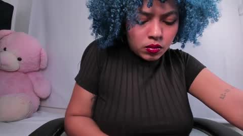 Momo  online show from 04.19.26