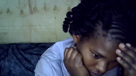 Snapshot of momsdoll chatting on 06.24.26 momsdoll online show from 06.24.26