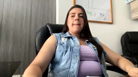 Snapshot of mona28__ chatting on 09.16.25 Mona online show from 09.16.25