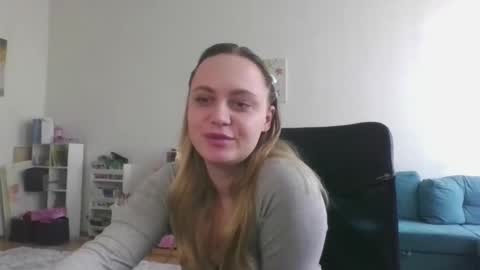 Snapshot of monarise chatting on 04.14.26 monarise online show from 04.14.26