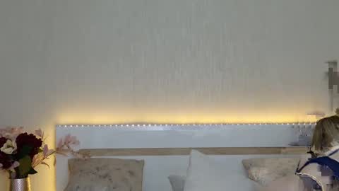 Monaxxx  online show from 12.25.24