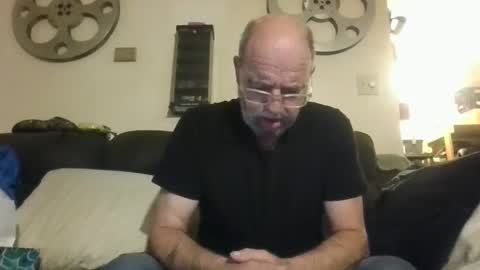 Snapshot of mondaymonday chatting on 01.05.25 mondaymonday online show from 01.05.25