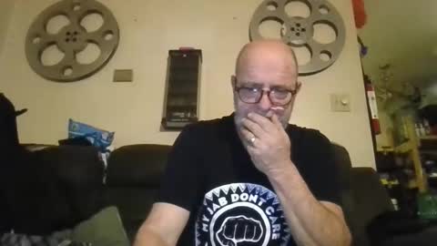 Snapshot of mondaymonday chatting on 01.16.25 mondaymonday online show from 01.16.25