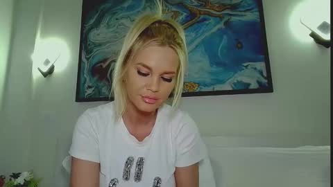 Snapshot of moni_ chatting on 06.06.26 Monica online show from 06.06.26