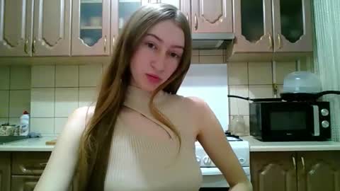 Snapshot of monica_tamayo chatting on 12.18.25 Monica online show from 12.18.25