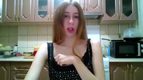 Snapshot of monica_tamayo chatting on 12.20.25 Monica online show from 12.20.25