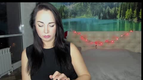 monica_weisss online show from 01.08.25