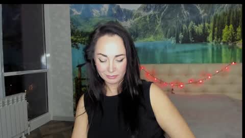 monica_weisss online show from 01.09.25