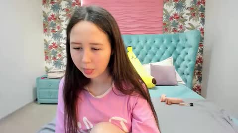 Snapshot of monicasway chatting on 12.05.25 Monica online show from 12.05.25