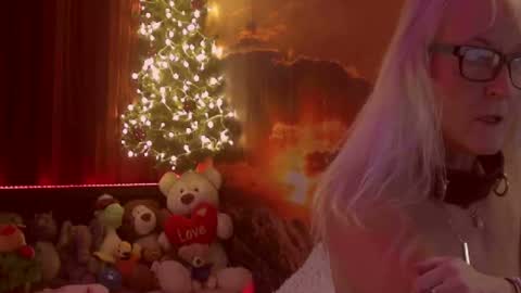 Snapshot of monicutex chatting on 12.22.24 Monika    online show from 12.22.24