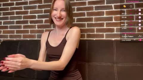 Snapshot of monikabos chatting on 10.24.25 MonikaBos online show from 10.24.25