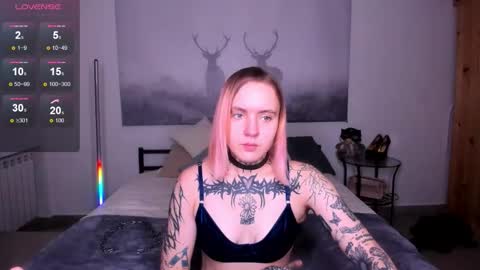 monikalowww online show from 10.22.25