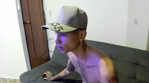 Snapshot of monkeyd_66 chatting on 12.30.24 monkeyd_66 online show from 12.30.24