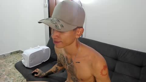 Snapshot of monkeyd_66 chatting on 01.12.25 monkeyd_66 online show from 01.12.25