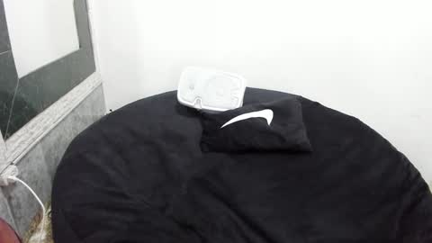 Snapshot of monkeyd_66 chatting on 02.04.25 monkeyd_66 online show from 02.04.25