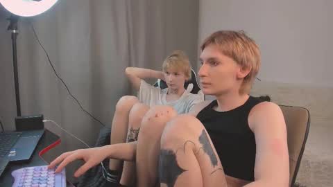 Snapshot of mono_lite chatting on 09.13.25 Mon online show from 09.13.25