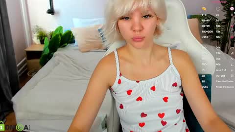 Snapshot of monro_doll chatting on 07.12.26 MONRO online show from 07.12.26