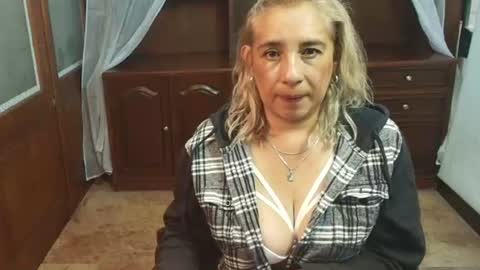 Snapshot of monserratgray chatting on 07.27.26 MONSERRAT online show from 07.27.26