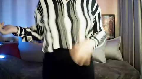 moodiemira online show from 06.17.26