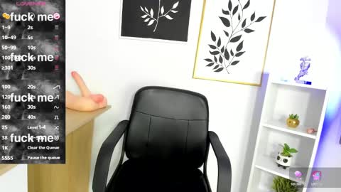 Snapshot of moon_elha_ chatting on 02.04.25 moon elha online show from 02.04.25