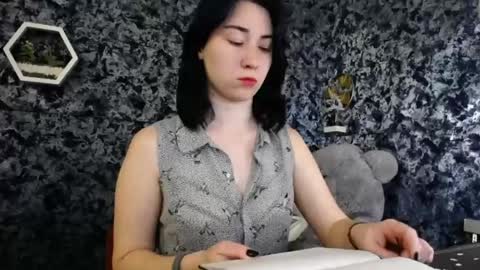 Snapshot of moon_foxy_ chatting on 05.24.26 Diana online show from 05.24.26
