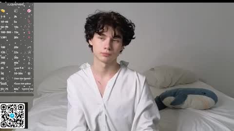 Snapshot of moon_gloww chatting on 02.11.26 moon_gloww online show from 02.11.26