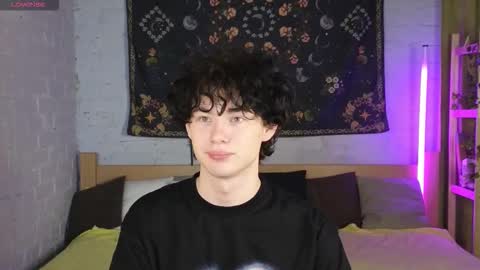 Snapshot of moon_gloww chatting on 02.13.26 moon_gloww online show from 02.13.26