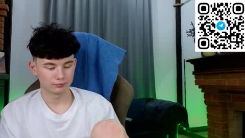 Snapshot of moon_gloww chatting on 02.18.26 moon_gloww online show from 02.18.26