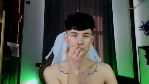 Snapshot of moon_gloww chatting on 02.19.26 moon_gloww online show from 02.19.26