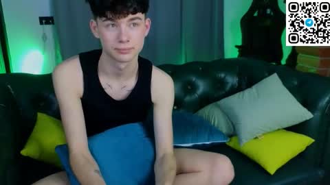 Snapshot of moon_gloww chatting on 03.02.26 moon_gloww online show from 03.02.26