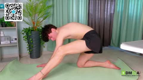 moon_gloww online show from 04.17.26