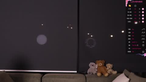 Snapshot of moon_night_anna chatting on 12.20.24 Anna Trass online show from 12.20.24