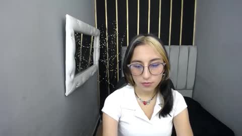 Snapshot of moon_shut chatting on 03.04.26 MOON SHUT online show from 03.04.26