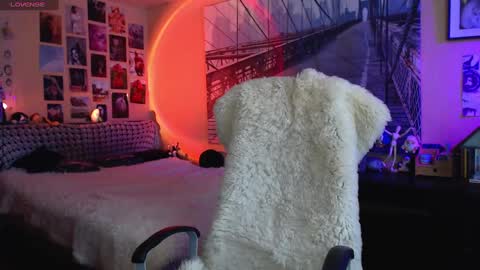 Snapshot of moon_sugar_ chatting on 03.04.25 Keira online show from 03.04.25