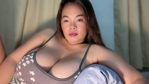 moona_luna21 online show from 11.17.25