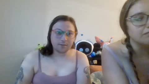 Snapshot of moonbeamsmischief chatting on 08.04.26 moonbeamsmischief online show from 08.04.26