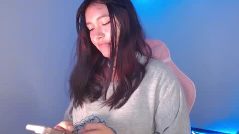 Snapshot of moonbella_bell chatting on 12.02.24 bell online show from 12.02.24