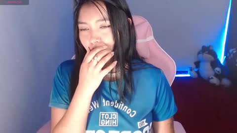 Snapshot of moonbella_bell chatting on 12.07.24 bell online show from 12.07.24