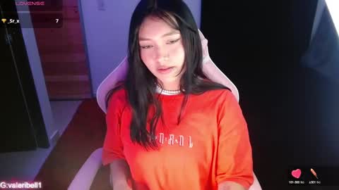 Snapshot of moonbella_bell chatting on 12.29.24 bell online show from 12.29.24