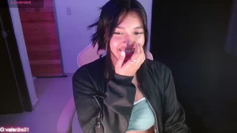 Snapshot of moonbella_bell chatting on 12.31.24 bell online show from 12.31.24