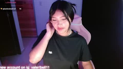 Snapshot of moonbella_bell chatting on 01.11.25 bell online show from 01.11.25