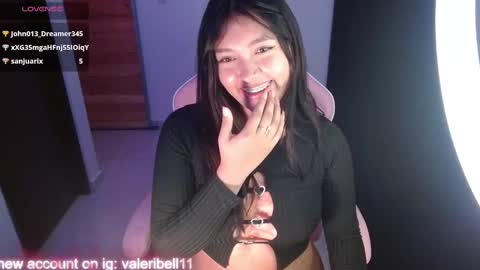 Snapshot of moonbella_bell chatting on 01.22.25 bell online show from 01.22.25
