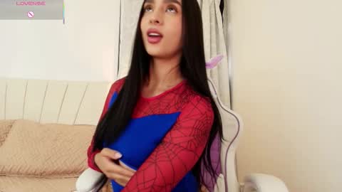 Snapshot of moonbrunettee chatting on 10.17.25 moonbrunettee online show from 10.17.25